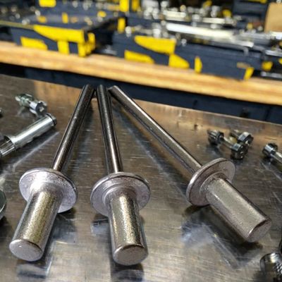 Rebites de cabeça redonda fechada para preço competitivo